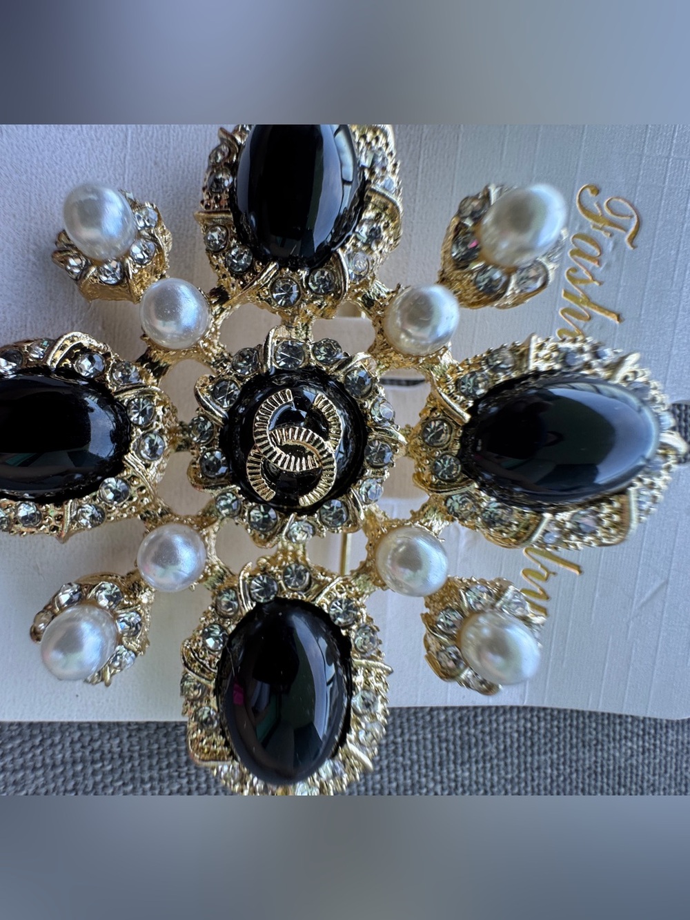 Luxury gold Brooch with Black Stones and Pearls - Picture 2 of 4